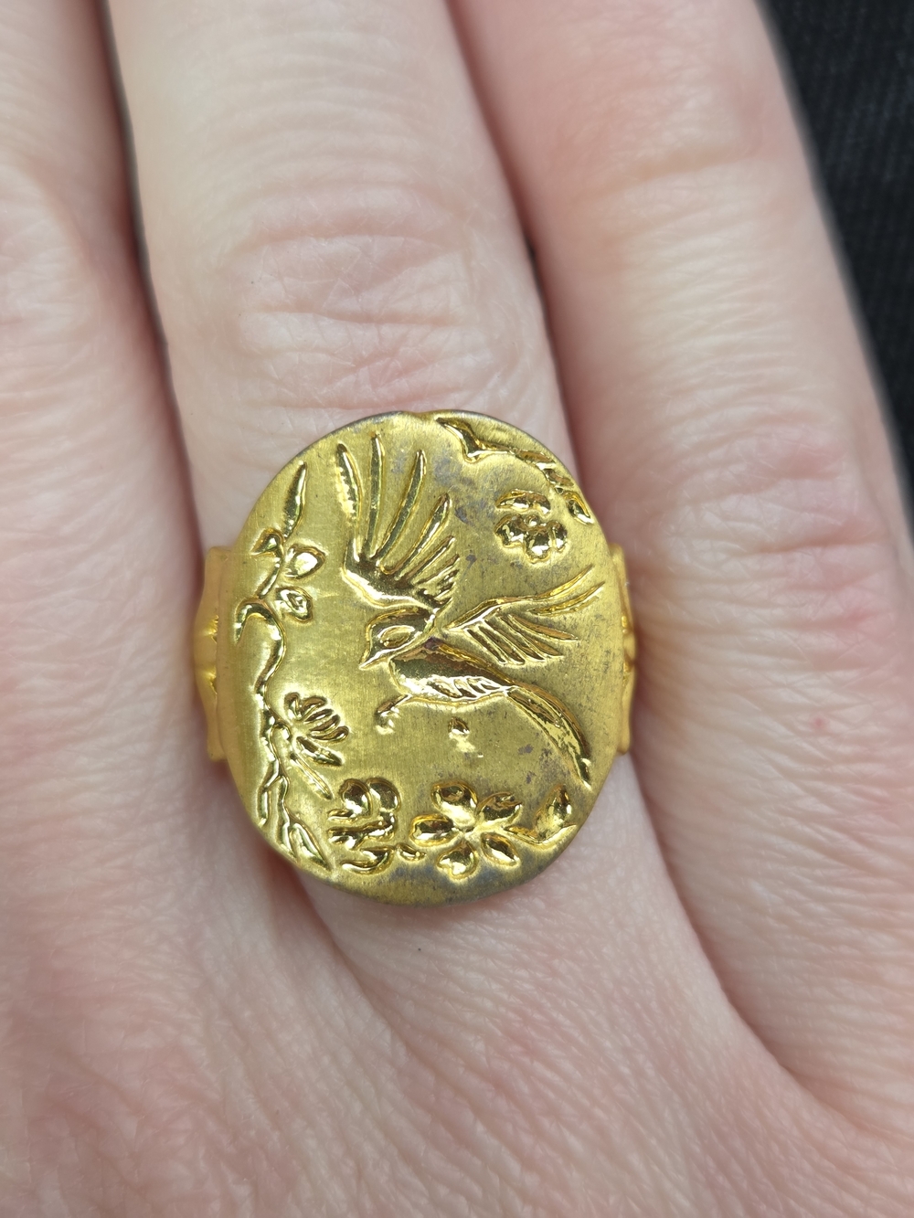Gold Bird Motif Women's Ring - Elegant Floral Design